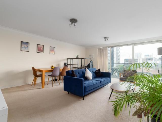 Flat for sale in Boardwalk Place, Blackwall