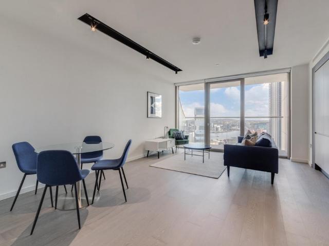 Flat for sale in Isle Of Dogs, Greater London