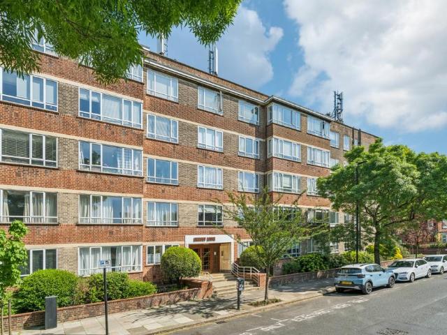Flat for sale in London Borough of Ealing, Greater London