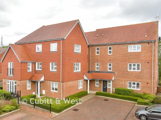 Flat for sale in Red Hill, Surrey