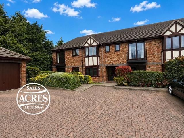 Flat for sale in Four Oaks, West Midlands