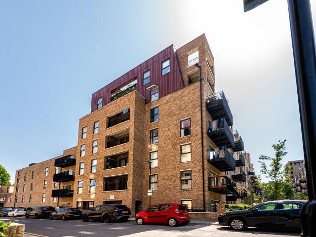 Flat for sale in Greater London