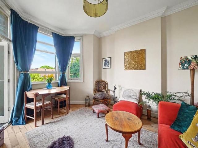 Flat for sale in West Norwood, Greater London