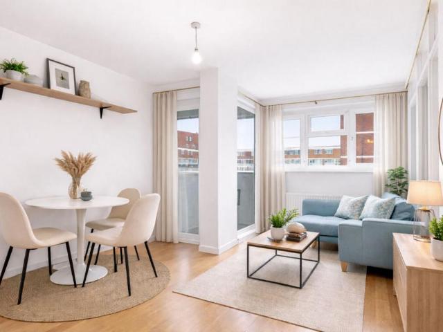Flat for sale in Haggerston, Greater London