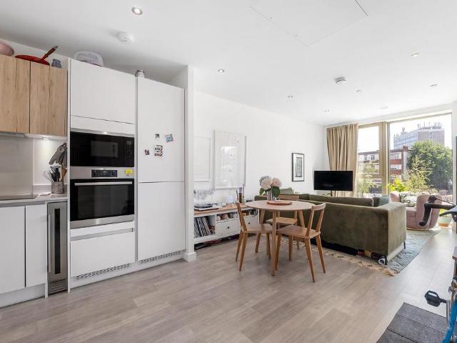 Flat for sale in Brixton, Greater London