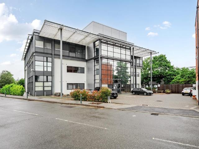 Flat for sale in Highway, Maidenhead