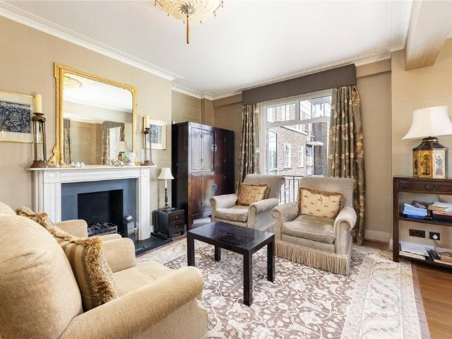 Flat for sale in Chelsea, Greater London