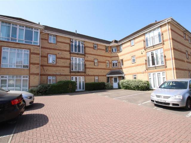 Flat for sale in Eastleigh, Helford
