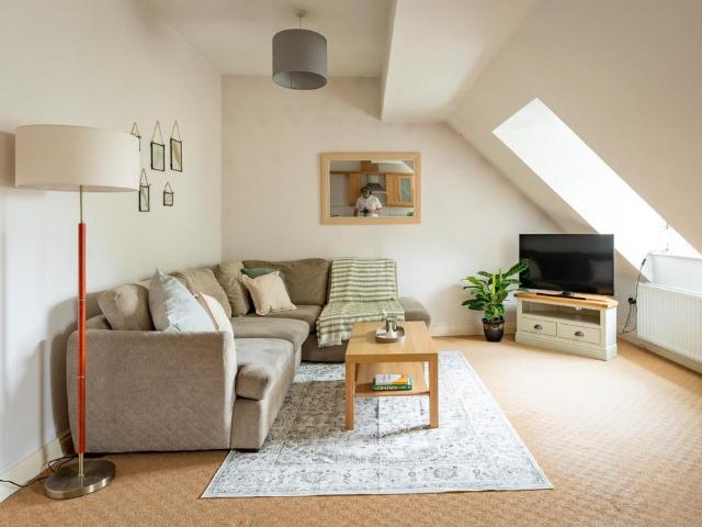 Flat for sale in Kingswood