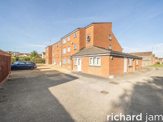 Flat for sale in Rodbourne, Swindon