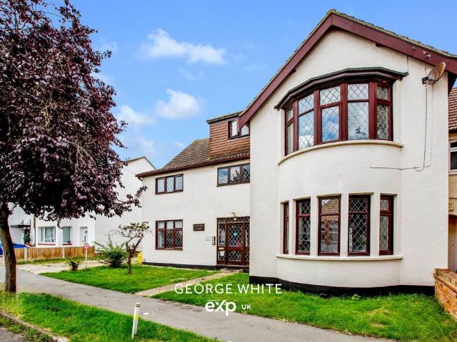 Flat for sale in Leigh-on-sea, Westcliff-on-Sea