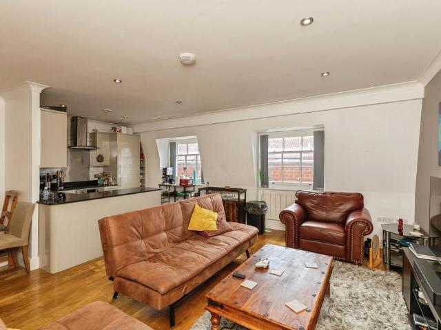 Flat for sale in Feckenham, City Of Bristol