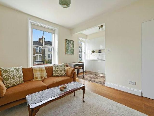 Flat for sale in Archway, Greater London