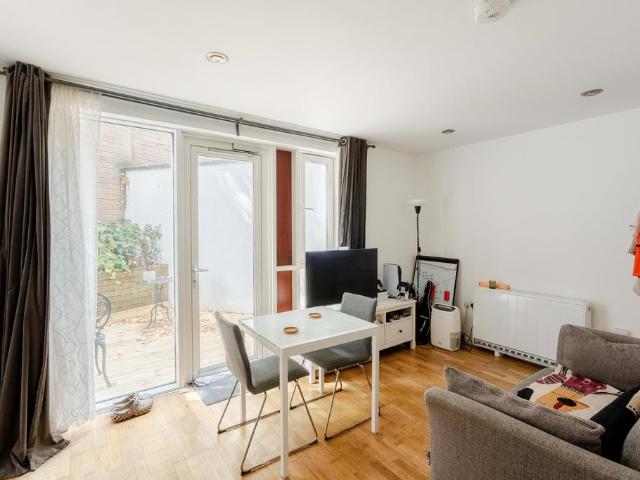 Flat for sale in Spike Island, Feckenham