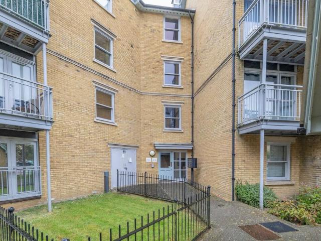 Flat for sale in Wincheap, The Bridge