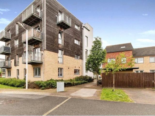 Flat for sale in Monks Orchard, Kent