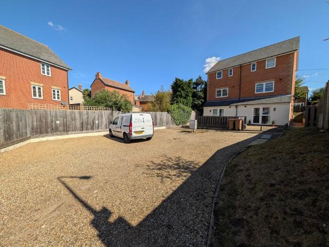 Flat for sale in Eastbridge, Suffolk