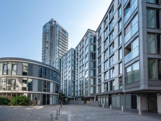 Flat for sale in London Borough of Lewisham, Deptford