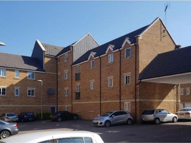 Flat for sale in Dunstable, Bedfordshire