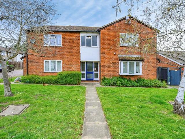 Flat for sale in Bramingham Park, Luton