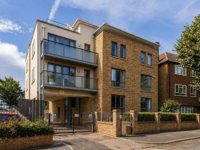 Flat for sale in London Borough of Ealing, Hanwell