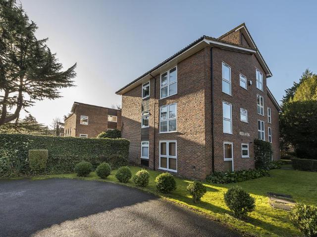 Flat for sale in Hampton Wick, Greater London