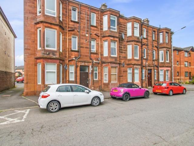 Flat for sale in Dumbarton, Scotland