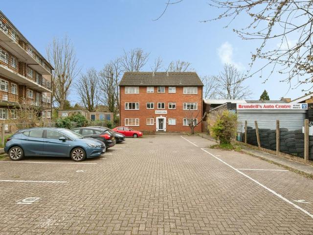 Flat for sale in King's Walden, Hertfordshire