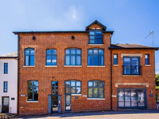 Flat for sale in Page Hill, Buckingham