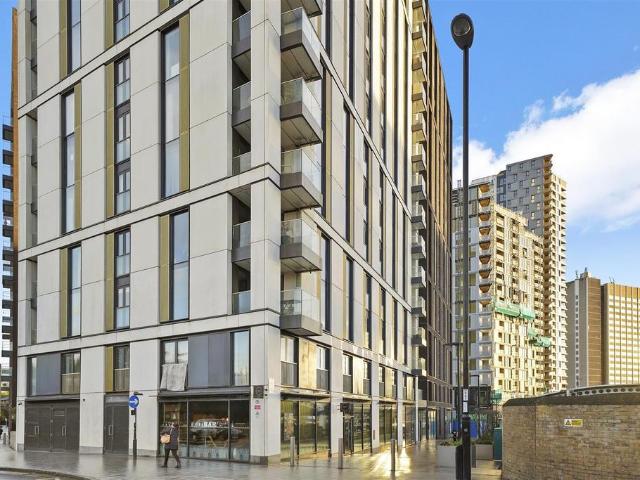 Flat for sale in London Borough of Lewisham, Ladywell