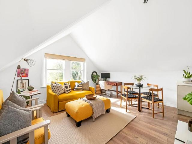 Flat for sale in London Borough of Croydon, Upper Norwood