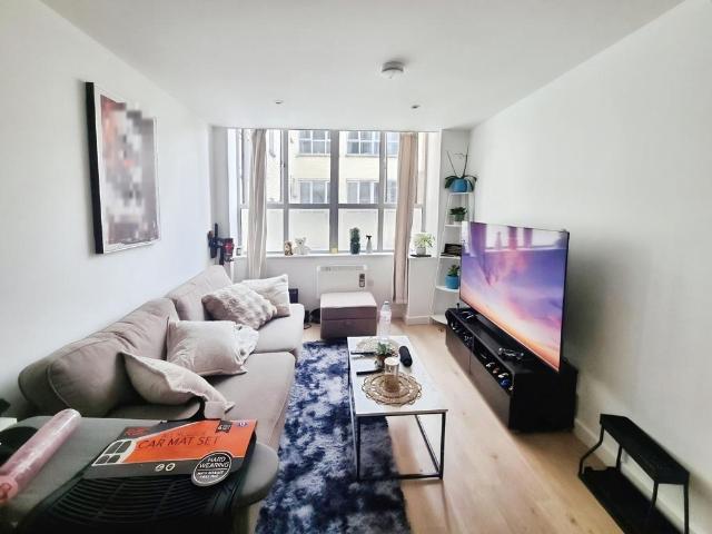 Flat for sale in Key Street, Suffolk