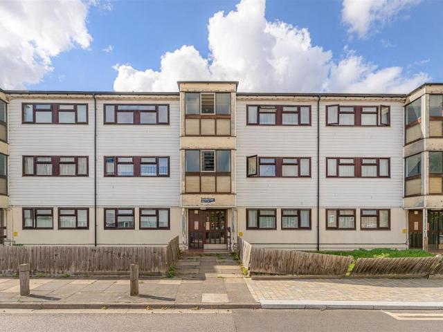 Flat for sale in Tottenham Hale, Greater London