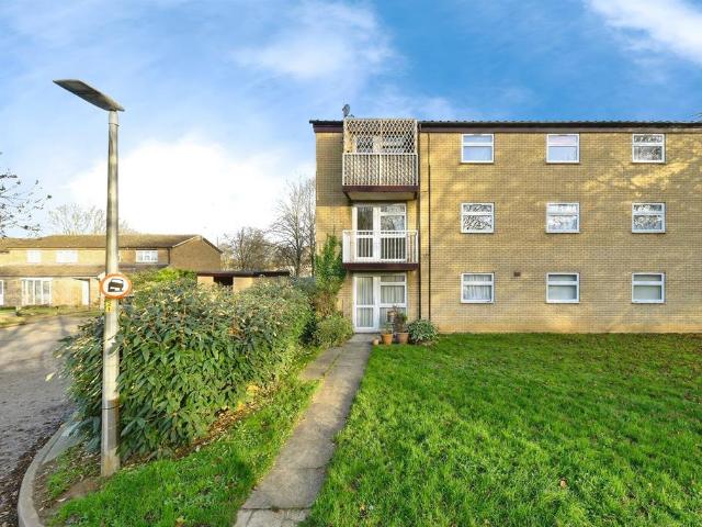 Flat for sale in Broadwater, Shephall