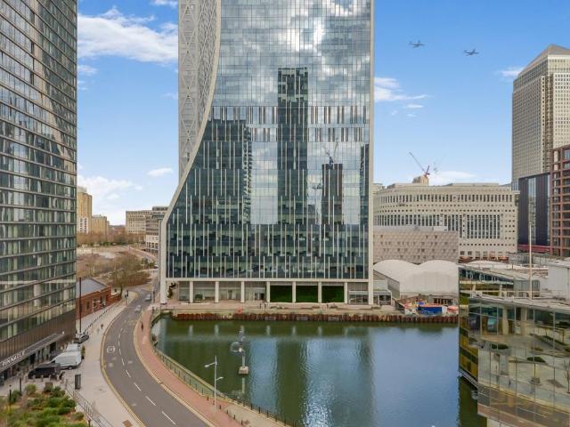 Flat for sale in Canary Wharf, Greater London