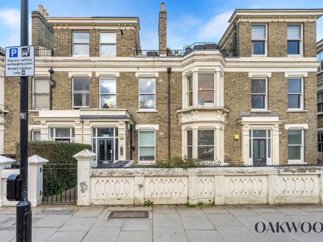 Flat for sale in Stamford Hill, Greater London