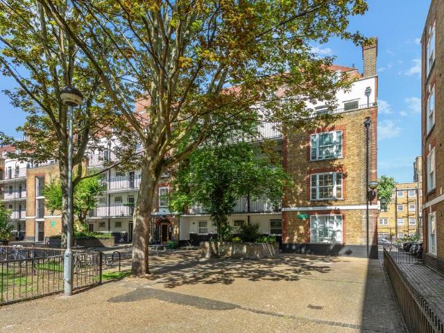 Flat for sale in Somers Town, Greater London