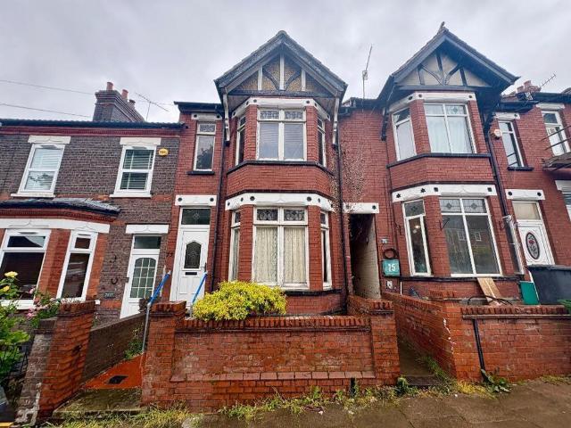 Flat for sale in Spring Park, Luton