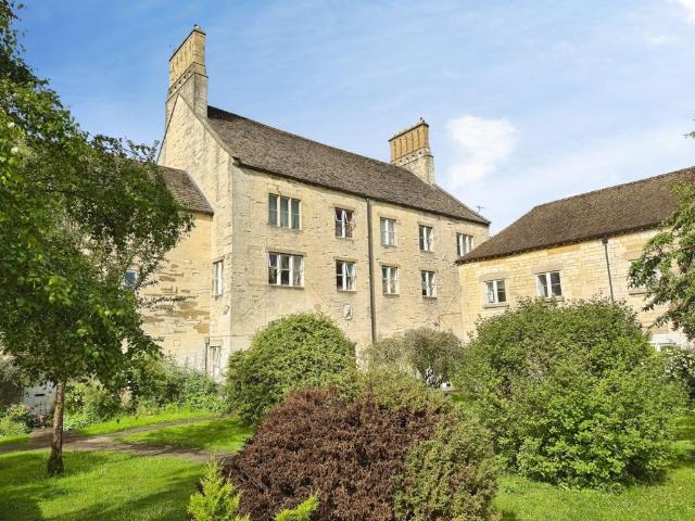 Flat for sale in Thrupp, School House