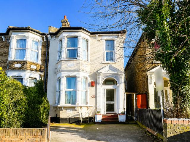 Flat for sale in London Borough of Lewisham, Greater London