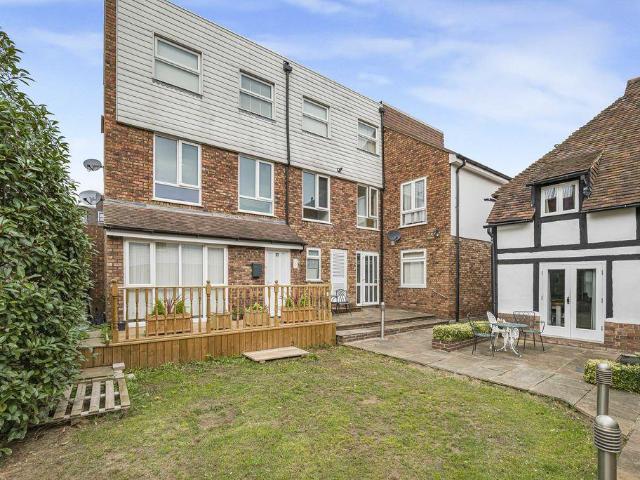Flat for sale in Foots Cray Estate, Greater London