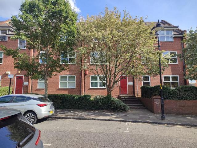 Flat for sale in Camberwell, Greater London