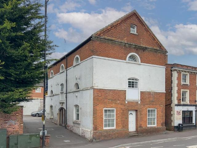 Flat for sale in Leighton-Linslade, Linslade