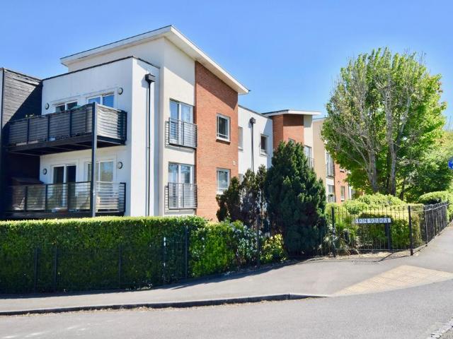 Flat for sale in Pachesham Park, Surrey