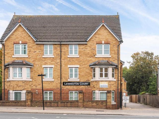 Flat for sale in Freezywater, Greater London