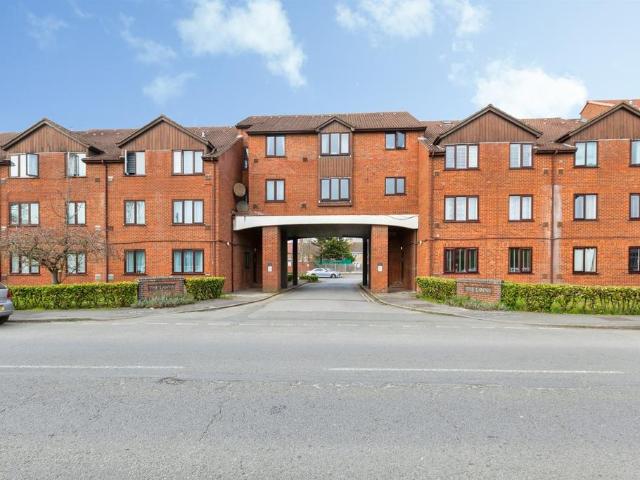 Flat for sale in Colnbrook with Poyle, Slough