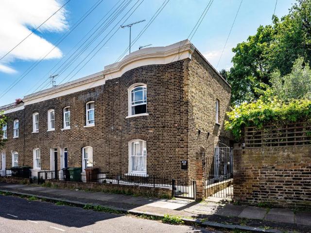 Flat for sale in London Borough of Lewisham, Deptford