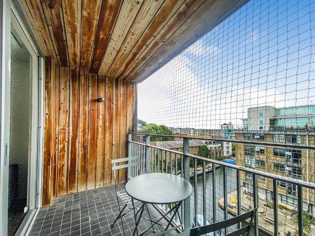 Flat for sale in Hoxton, Greater London