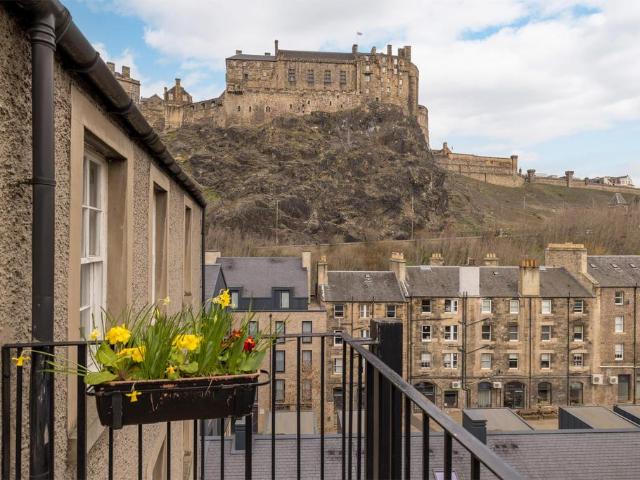 Flat for sale in Lauriston, Scotland