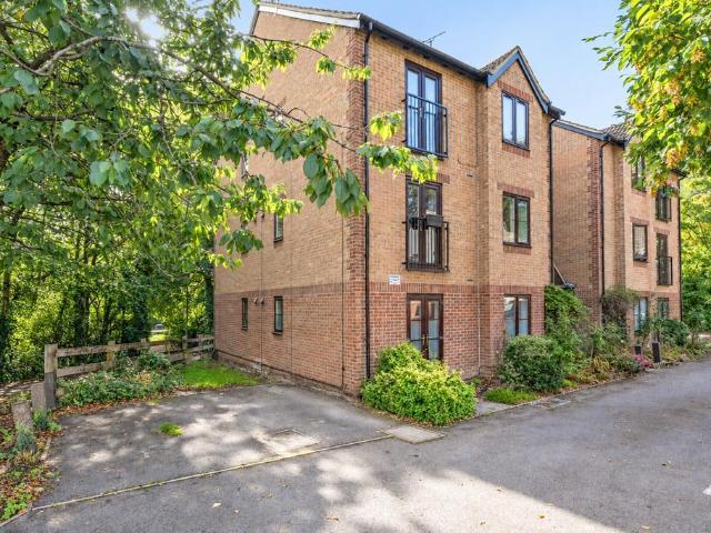 Flat for sale in Rooksdown, Basingstoke and Deane